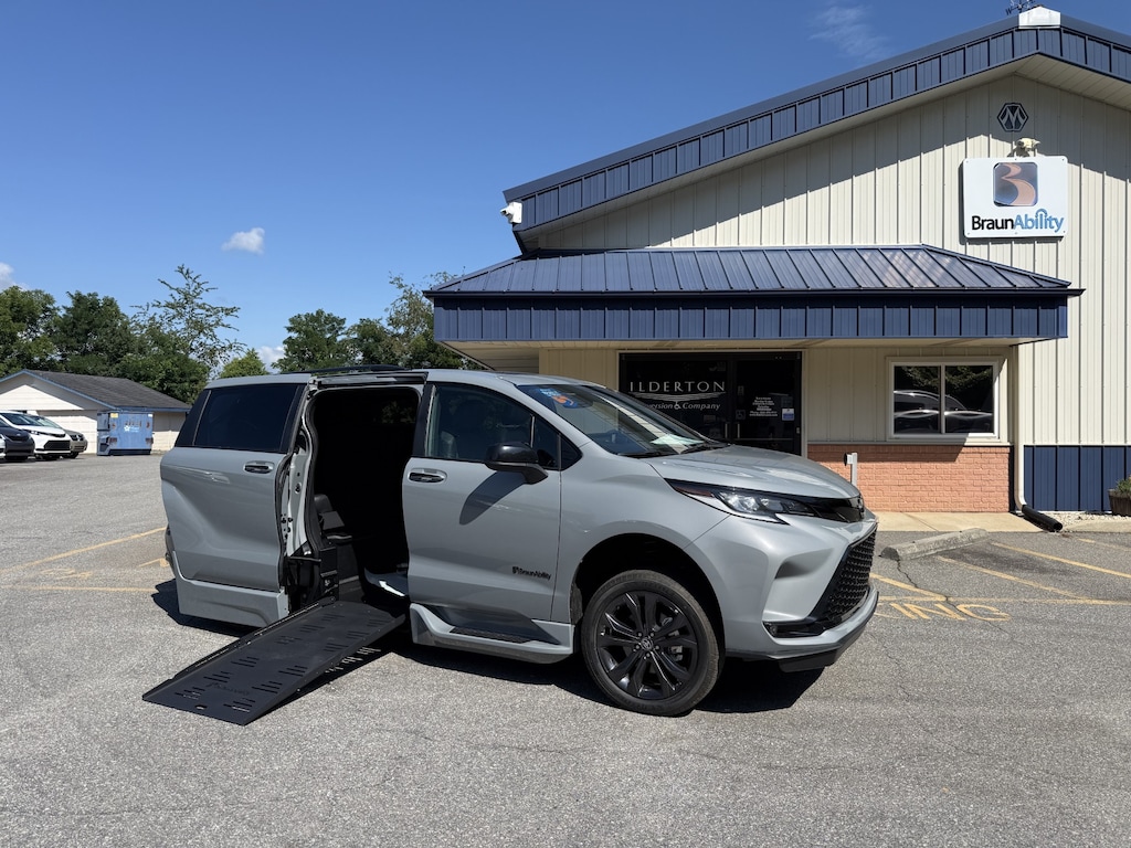 New 2026 Toyota Sienna XSE Van Passenger Van