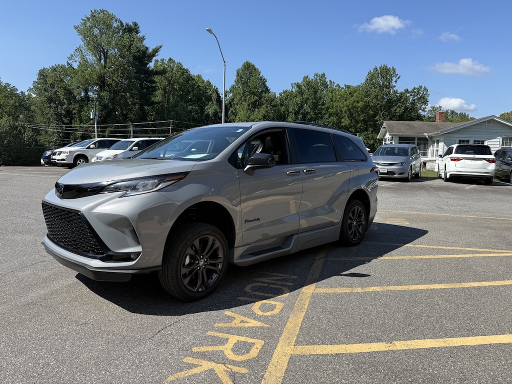 New 2026 Toyota Sienna XSE Van Passenger Van