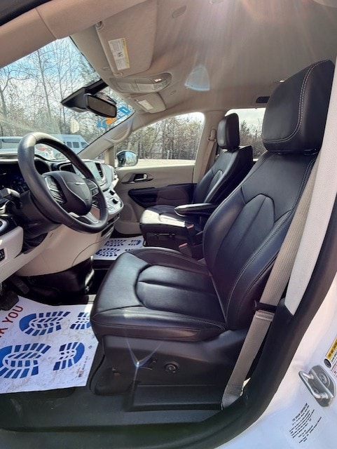 2024 Chrysler Pacifica Touring L - Photo 8