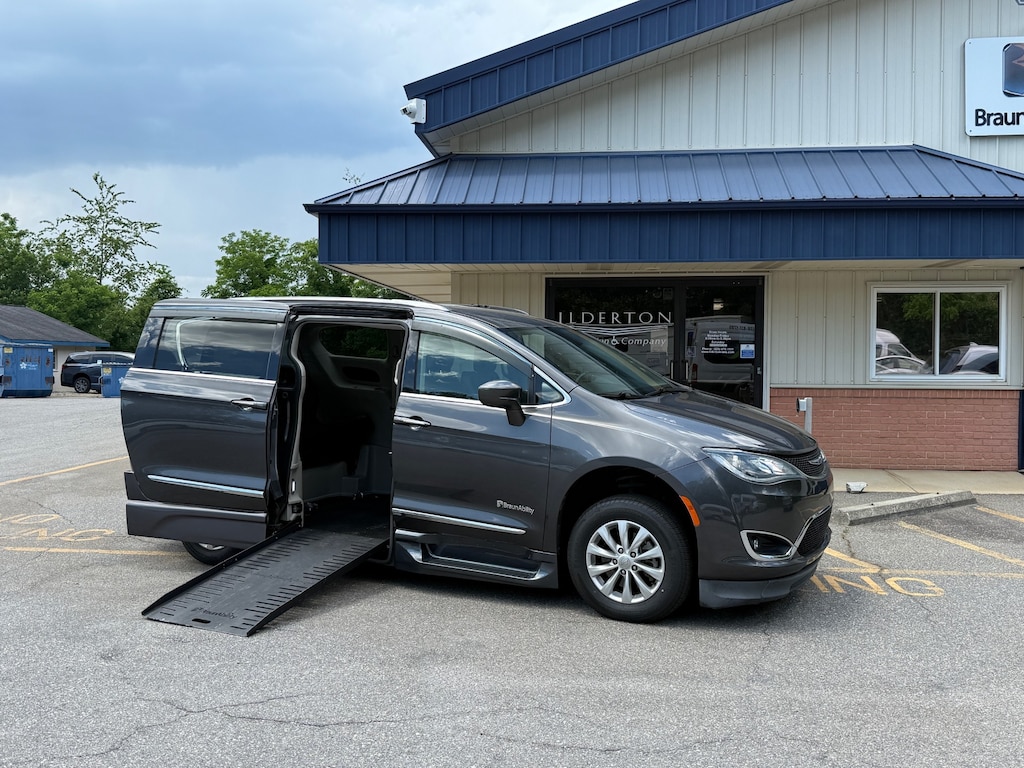 Used 2019 Chrysler Pacifica Touring L Van Passenger Van