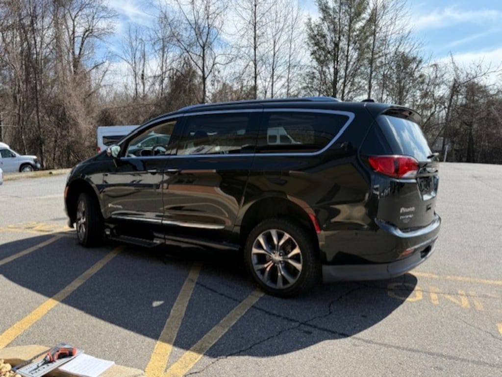 Used 2020 Chrysler Pacifica Limited Van Passenger Van