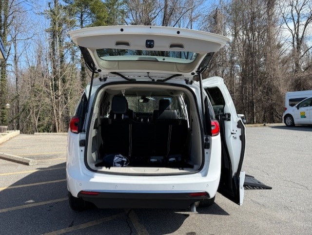 2024 Chrysler Pacifica Touring L - Photo 6