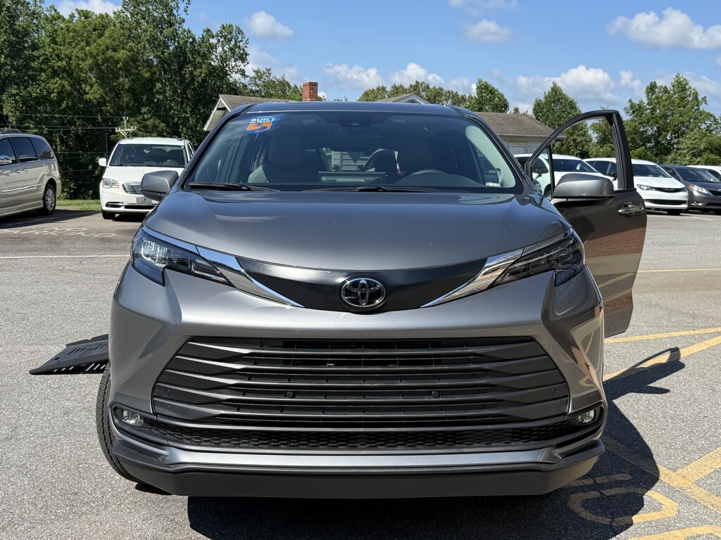 New 2026 Toyota Sienna XLE 7 Passenger Van Passenger Van