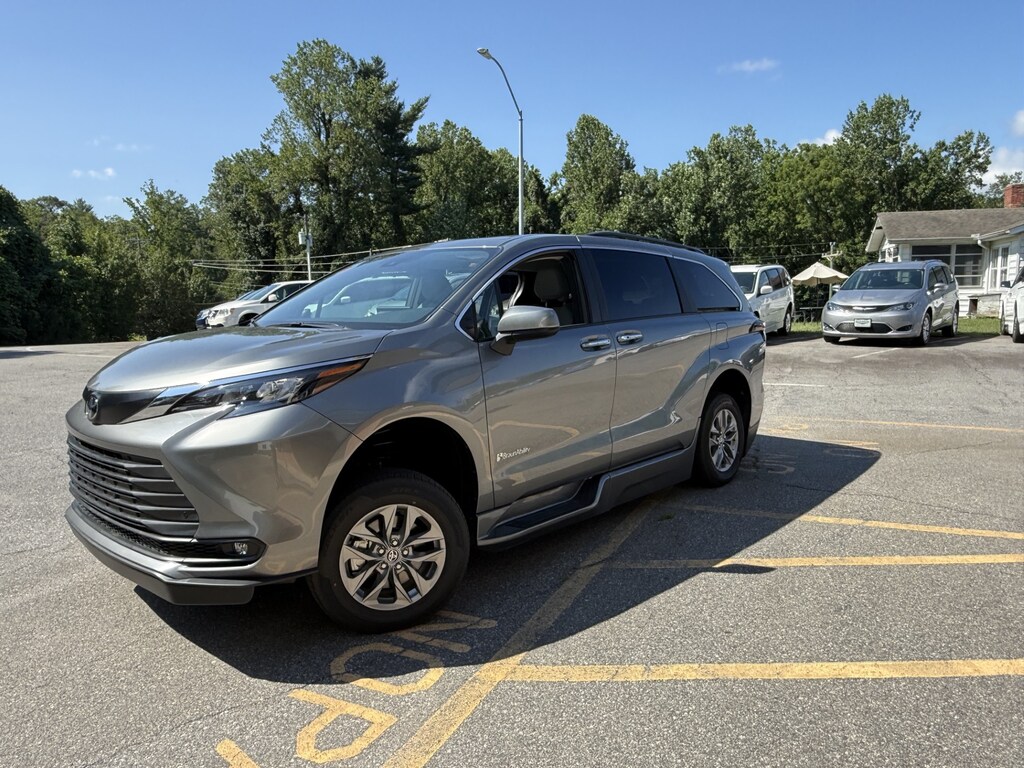 New 2026 Toyota Sienna XLE 7 Passenger Van Passenger Van