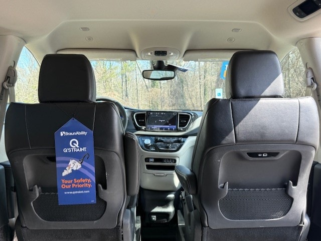 2024 Chrysler Pacifica Touring L - Photo 10