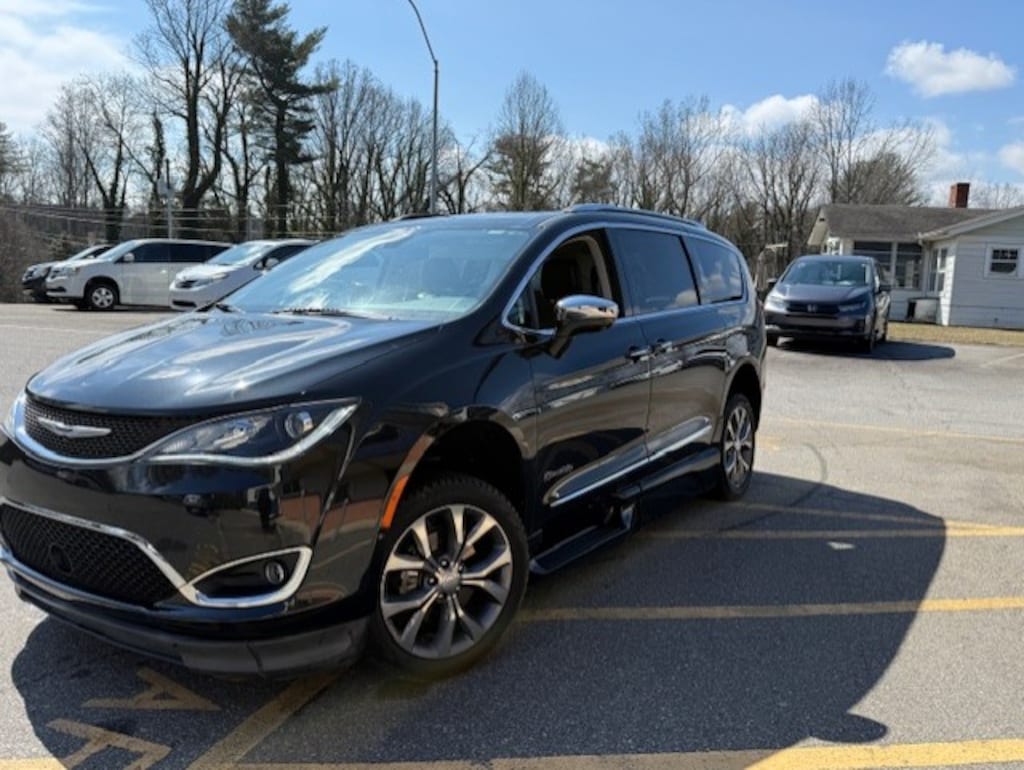 Used 2020 Chrysler Pacifica Limited Van Passenger Van
