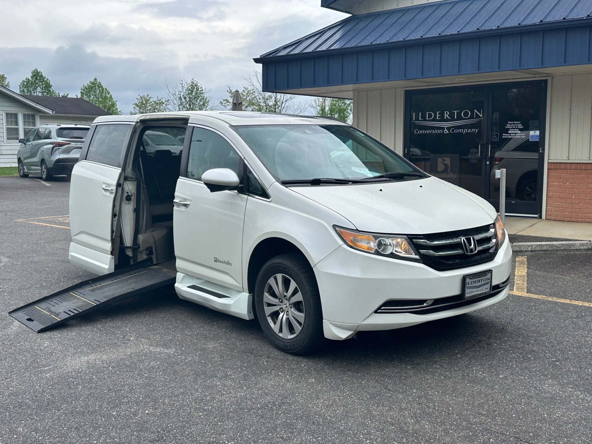 Used 2016 Honda Odyssey EX-L with VIN 5FNRL5H63GB038032 for sale in Asheville, NC