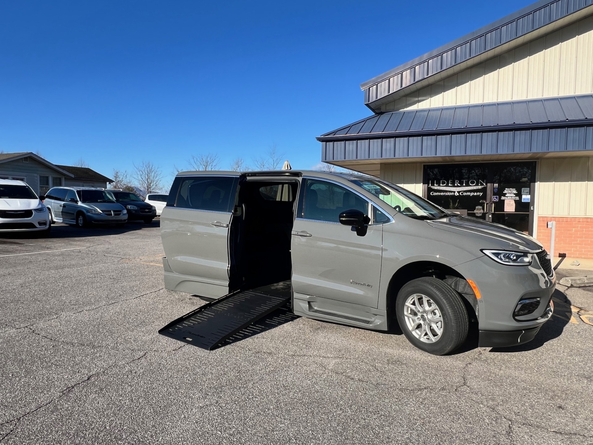 2025 Chrysler Pacifica Select