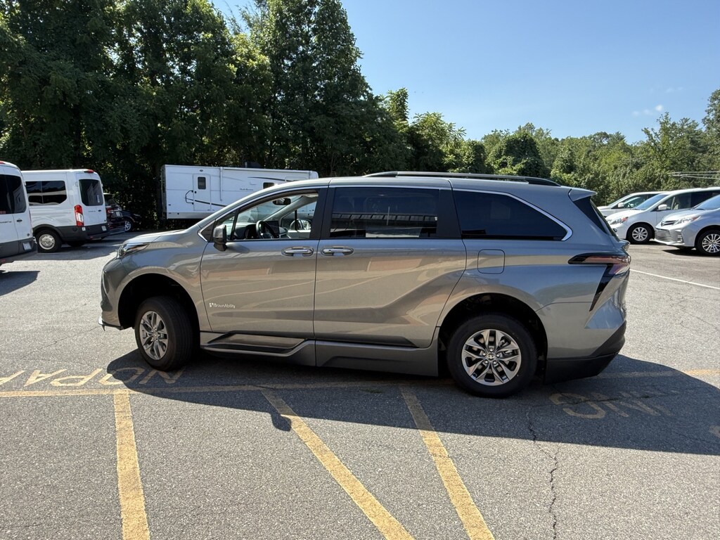 New 2026 Toyota Sienna XLE 7 Passenger Van Passenger Van
