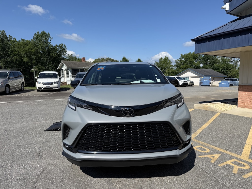 New 2026 Toyota Sienna XSE Van Passenger Van