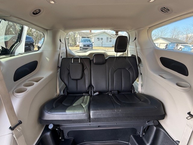 2024 Chrysler Pacifica Touring L - Photo 7
