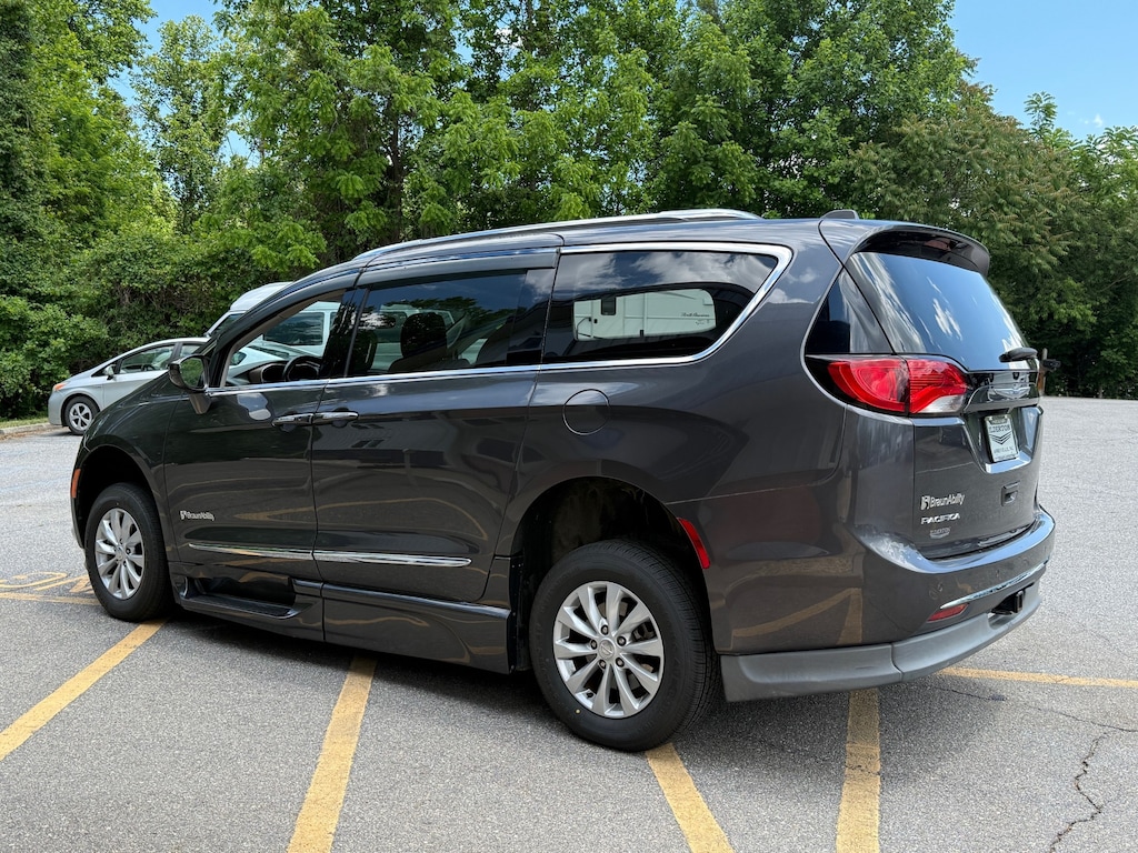 Used 2019 Chrysler Pacifica Touring L Van Passenger Van