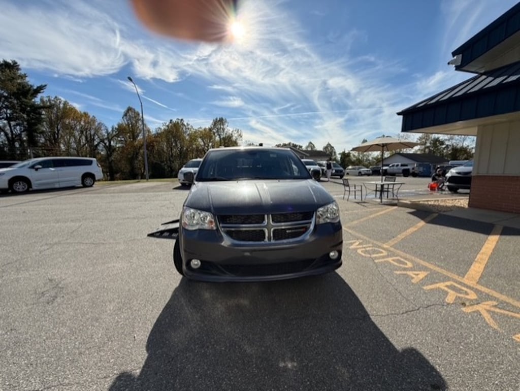 Used 2019 Dodge Grand Caravan SXT Van Passenger Van