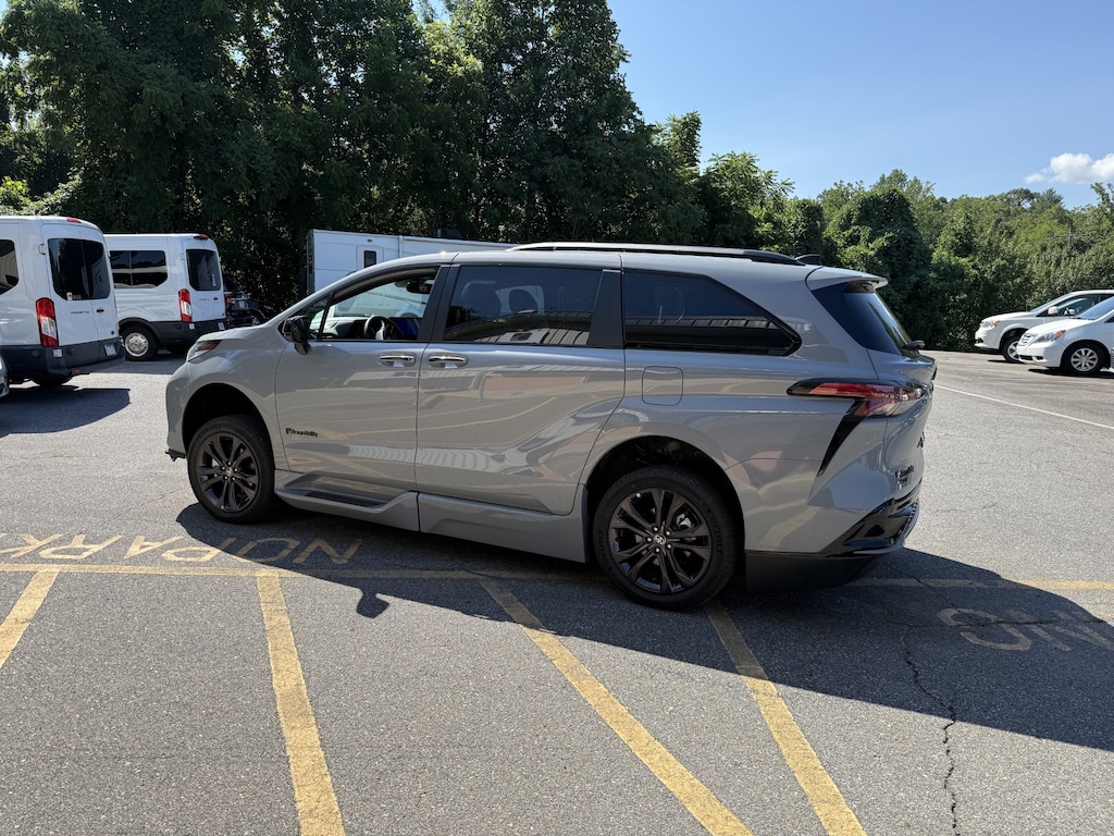 New 2026 Toyota Sienna XSE Van Passenger Van