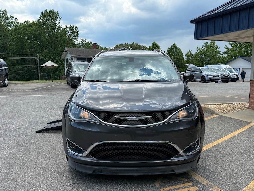 Used 2019 Chrysler Pacifica Touring L Van Passenger Van
