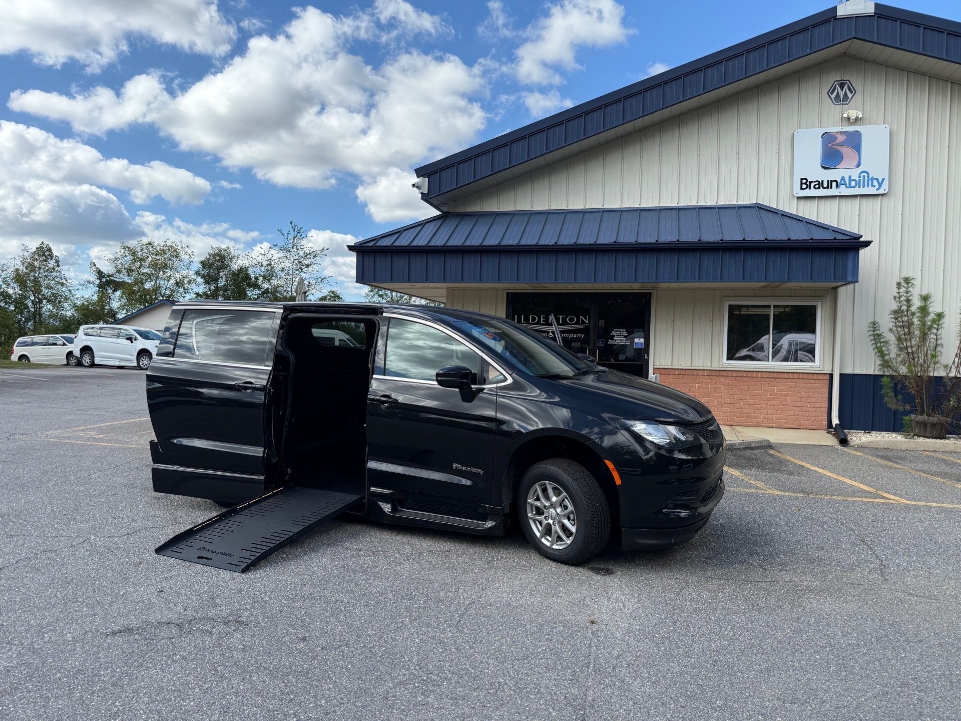 2025 Chrysler Voyager LX's photo