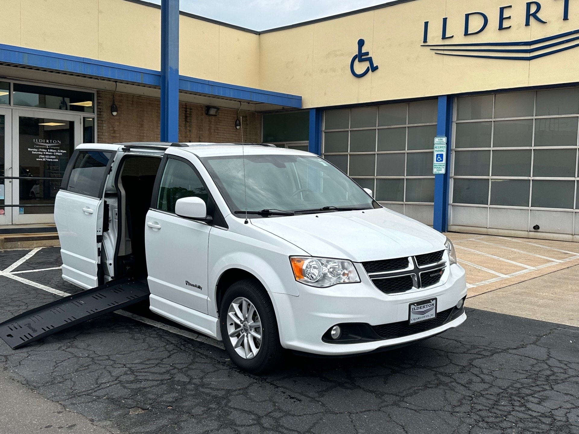 Used 2019 Dodge Grand Caravan SXT with VIN 2C4RDGCG2KR736637 for sale in Asheville, NC