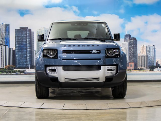 2025 Land Rover Defender 110 S photo 3