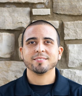 Staff member Lenny Ramos from ID_5c8f28294d92