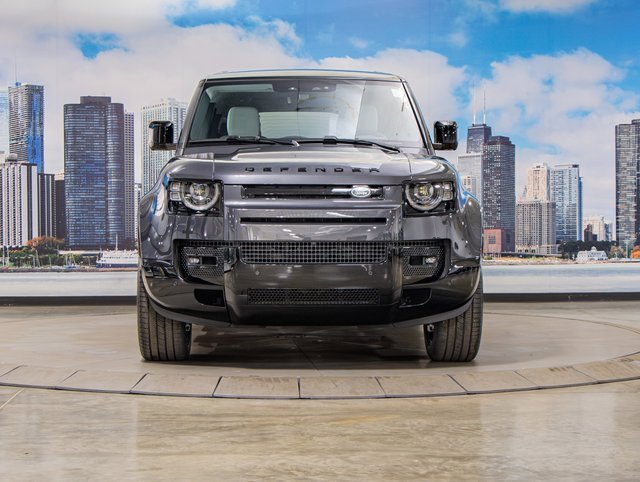 2025 Land Rover Defender 130 X-Dynamic SE photo 3