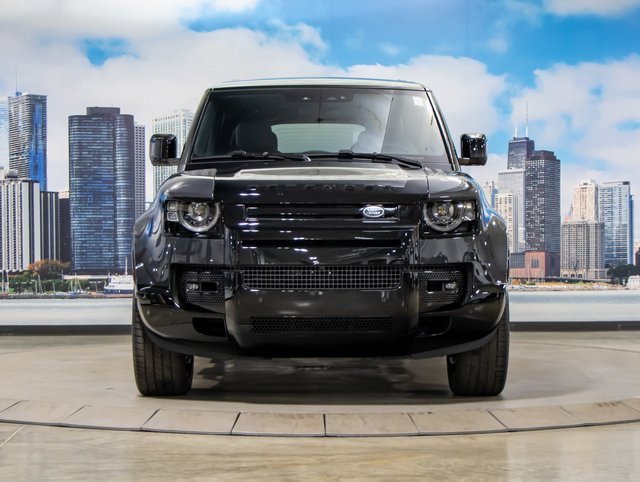 2025 Land Rover Defender 130 X photo 3