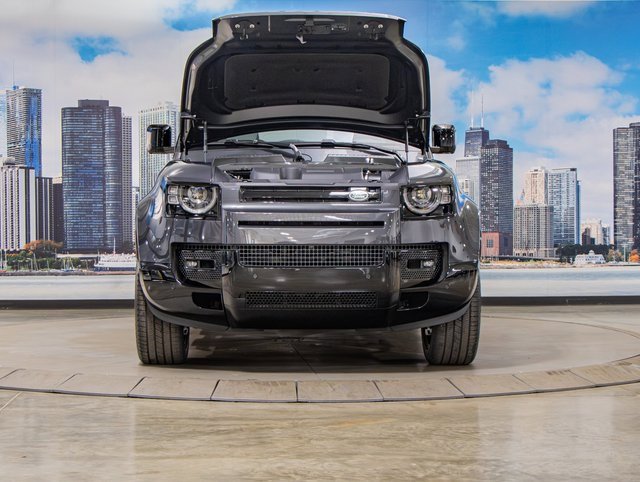 2025 Land Rover Defender 130 X-Dynamic SE photo 4