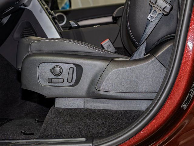 new 2026 Land Rover Discovery car, priced at $77,461