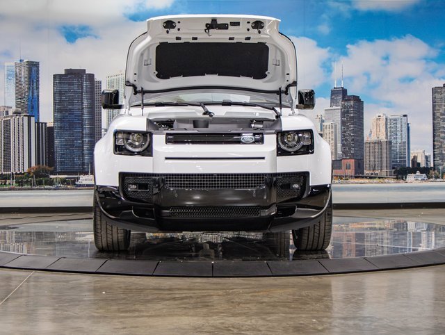 2025 Land Rover Defender X-Dynamic SE photo 4