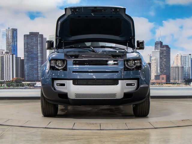 2025 Land Rover Defender 110 S photo 4