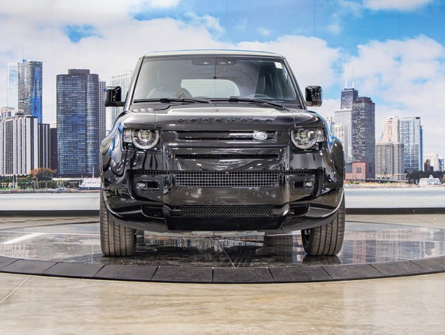 2025 Land Rover Defender 130 X-Dynamic SE photo 3