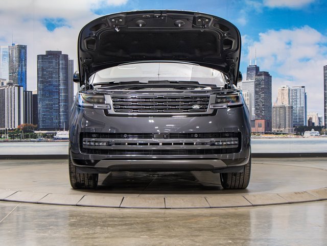 2025 Land Rover Range Rover SE photo 4