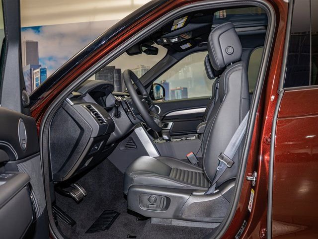 new 2026 Land Rover Discovery car, priced at $77,461