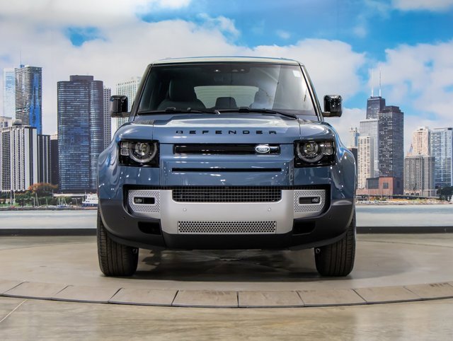 2025 Land Rover Defender 110 S photo 3