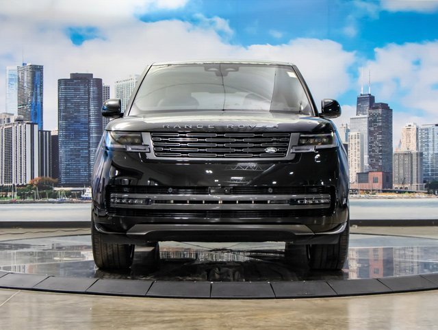 2025 Land Rover Range Rover SE photo 3
