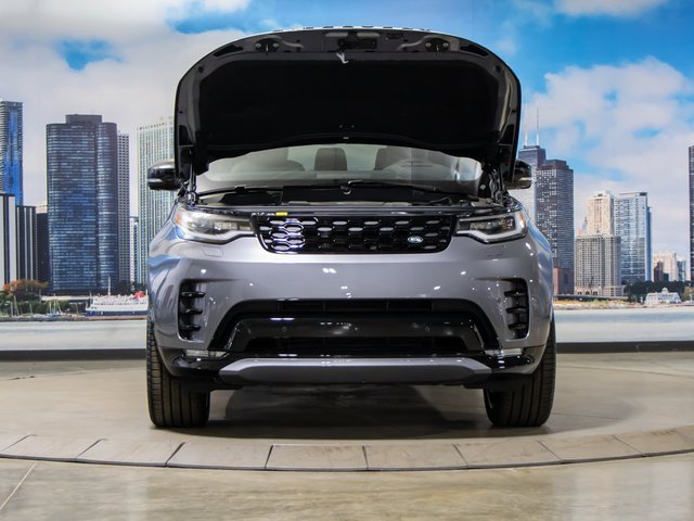 2025 Land Rover Discovery P300 Dynamic SE photo 4