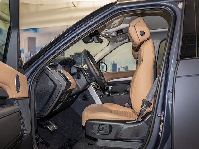 new 2026 Land Rover Discovery car, priced at $87,506