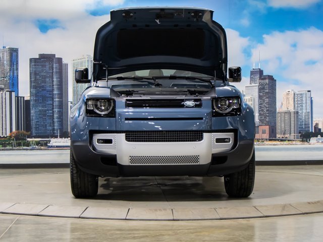 2025 Land Rover Defender 110 S photo 4