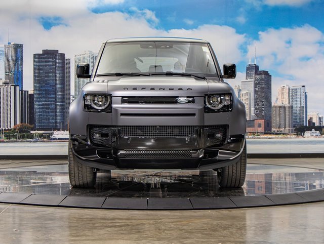 2025 Land Rover Defender 110 V8 photo 2