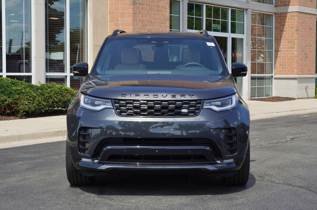 New 2026 Land Rover Discovery Dynamic SE SUV