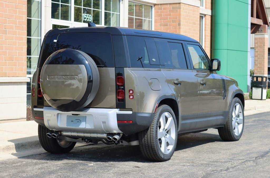 2024 Land Rover Defender SE 5