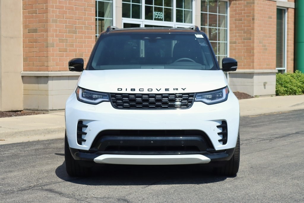 2024 Land Rover Discovery Dynamic SE 3