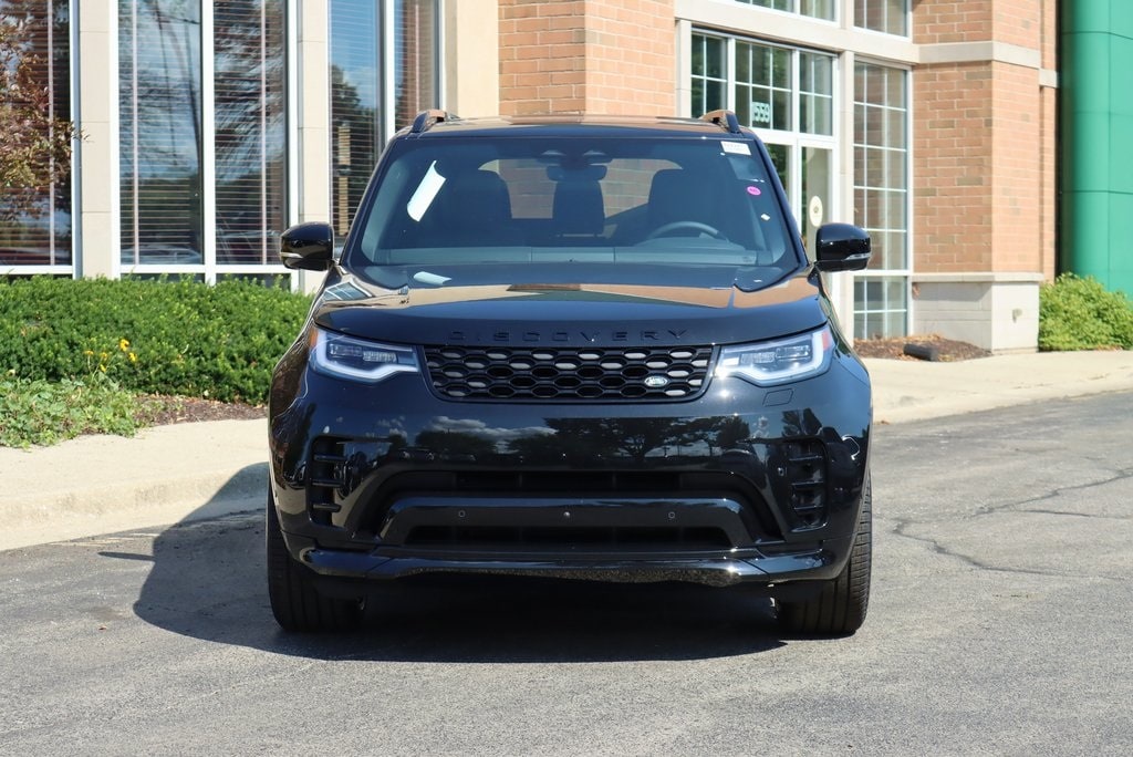 2024 Land Rover Discovery Dynamic SE 3