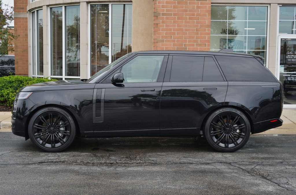 New 2026 Land Rover Range Rover SE SUV