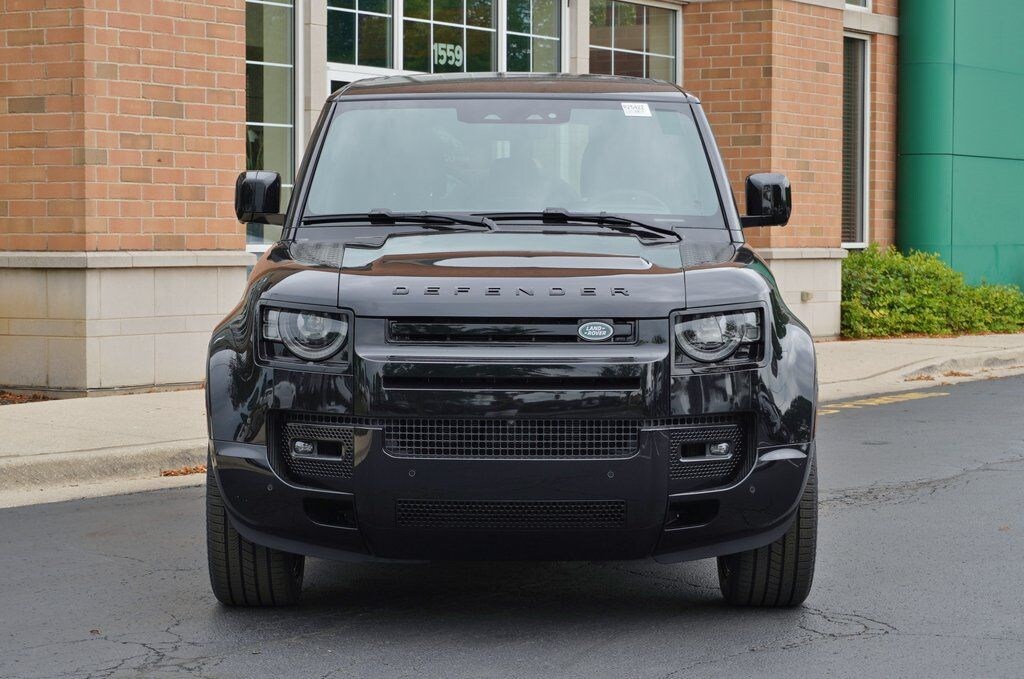 Used 2025 Land Rover Defender 110 X-Dynamic SE SUV