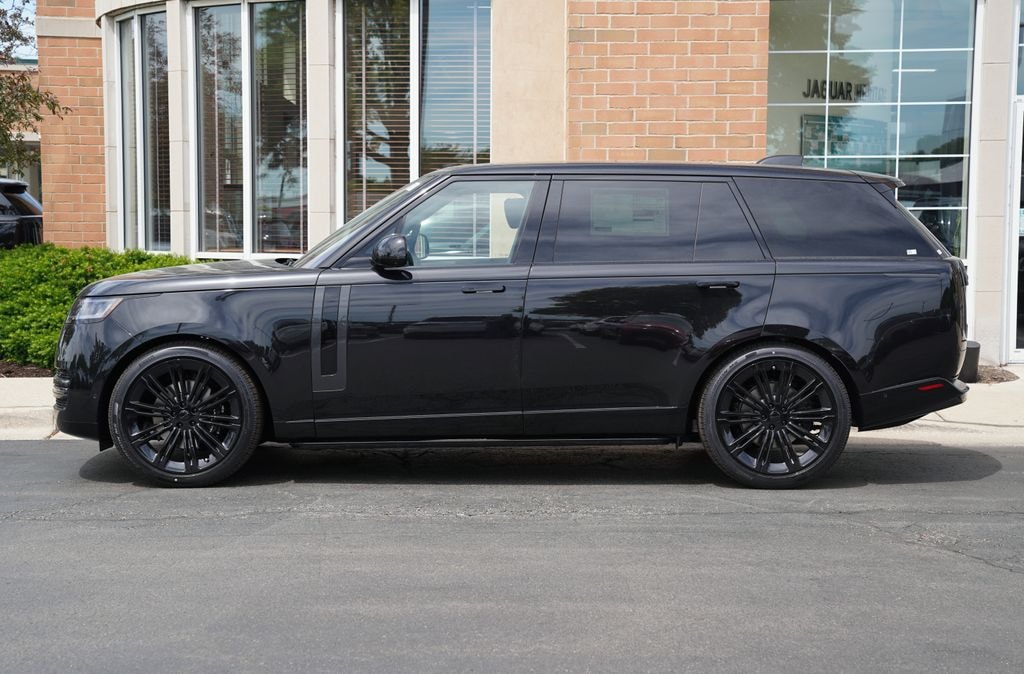 New 2026 Land Rover Range Rover SE SUV