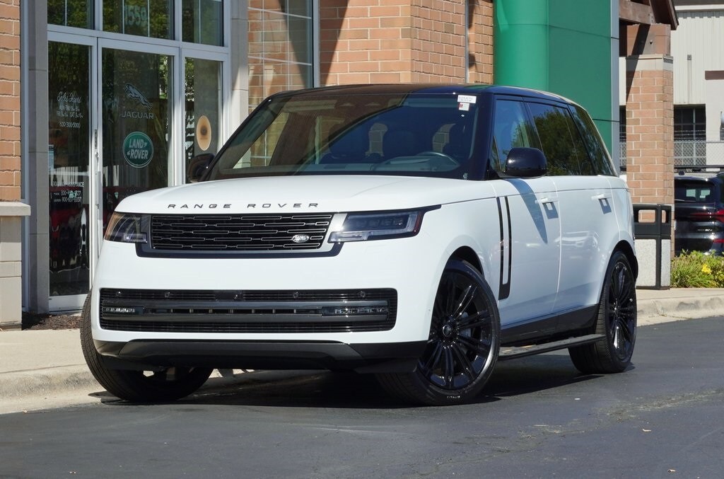 New 2025 Land Rover Range Rover SE SUV