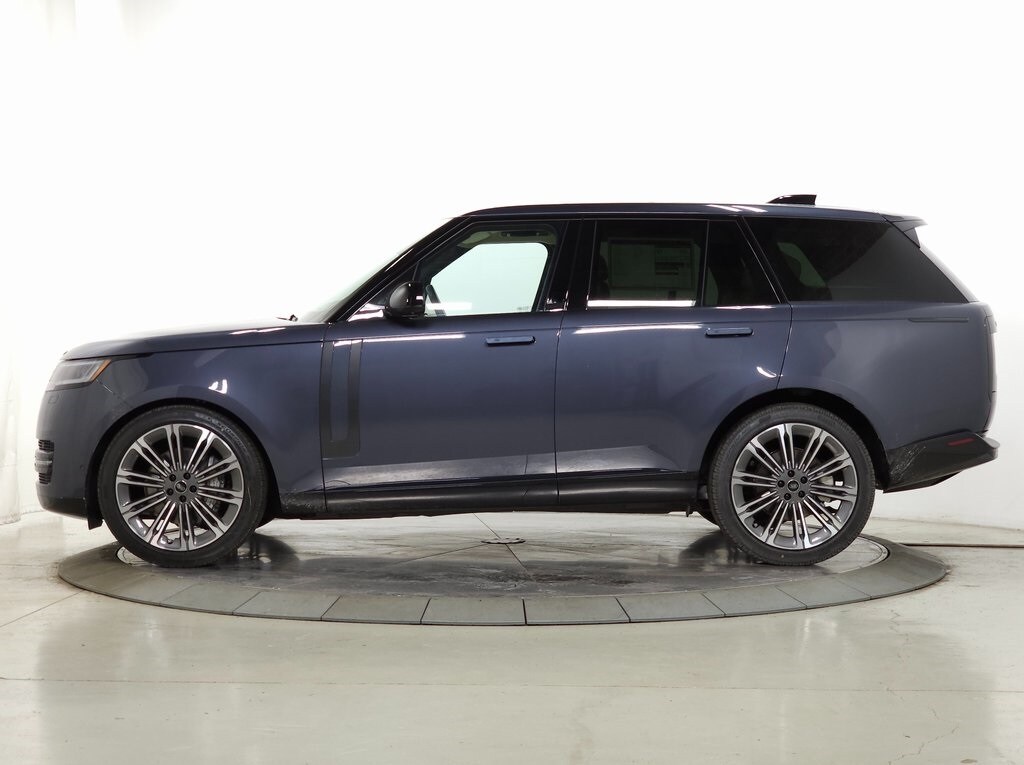 New 2025 Land Rover Range Rover SE SUV
