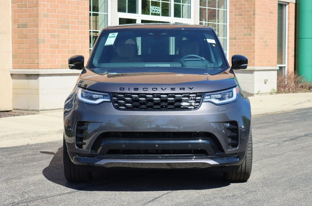 2024 Land Rover Discovery Dynamic SE 3