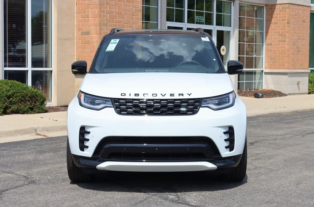 2024 Land Rover Discovery Dynamic SE 3