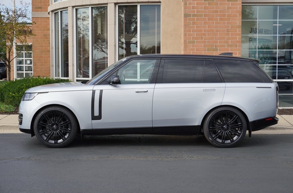 New 2025 Land Rover Range Rover SE SUV